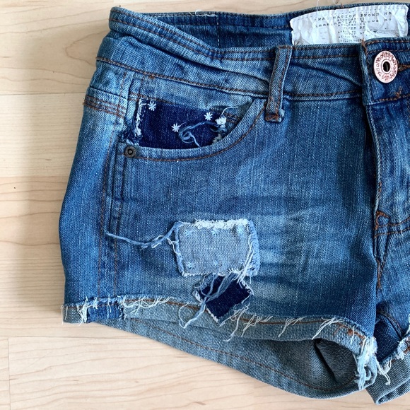 Mid Rise Vintage Ripped Denim Shorts - Picture 4 of 10